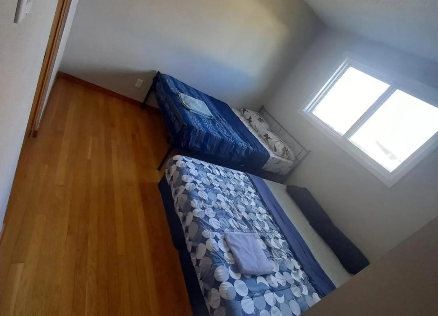 Upper Level Cheap Room For 3 People- 24 Hrs Checkin-Walking To Bus,Grocery, Plaza Kitchener 0*,  Canada