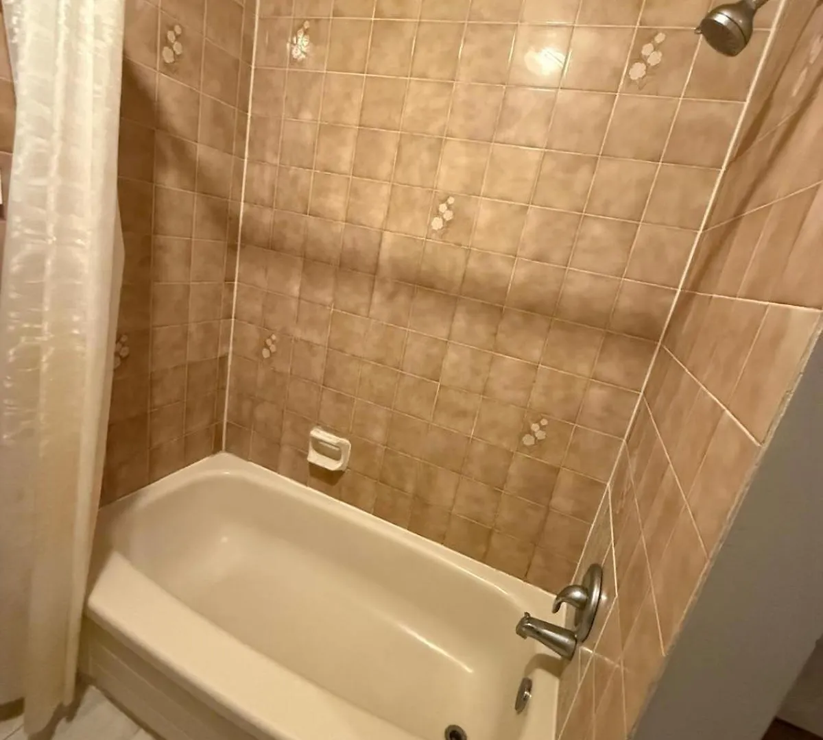 Upper Level Cheap Room For 3 People- 24 Hrs Checkin-Walking To Bus,Grocery, Plaza Kitchener